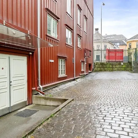 Cozy In Fjordgata, Centrally Located In *